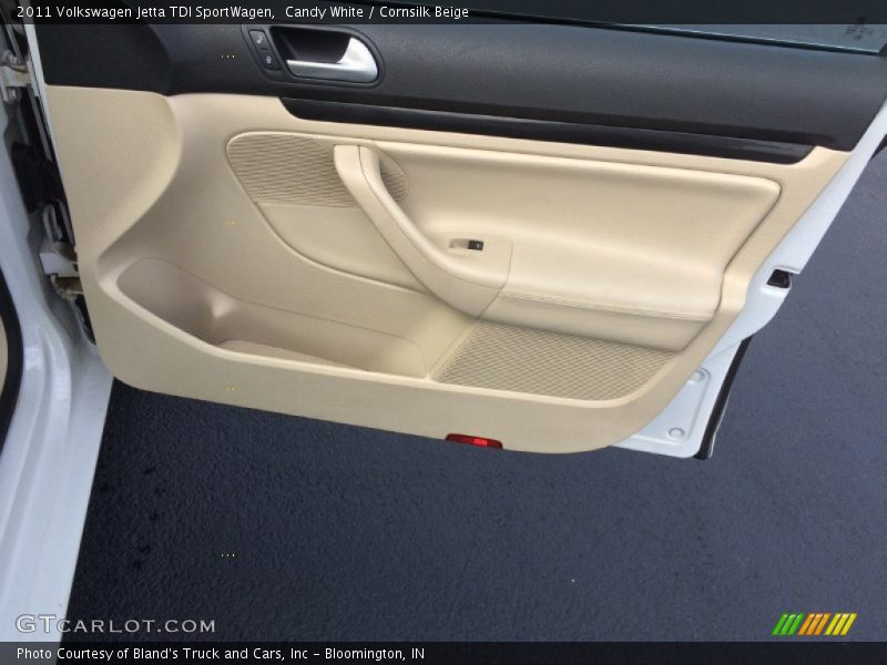 Candy White / Cornsilk Beige 2011 Volkswagen Jetta TDI SportWagen