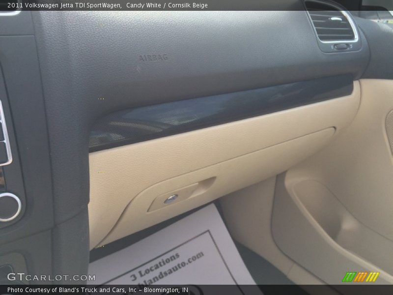 Candy White / Cornsilk Beige 2011 Volkswagen Jetta TDI SportWagen