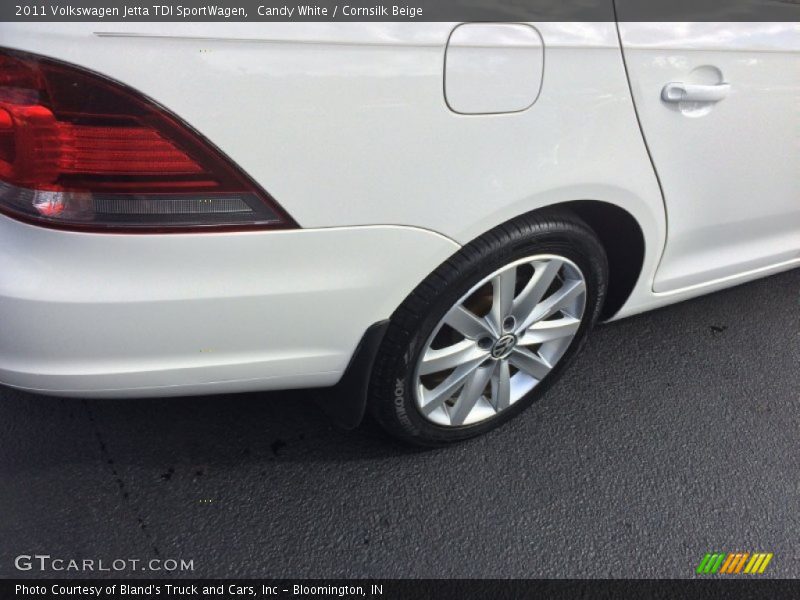 Candy White / Cornsilk Beige 2011 Volkswagen Jetta TDI SportWagen