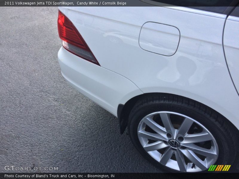 Candy White / Cornsilk Beige 2011 Volkswagen Jetta TDI SportWagen