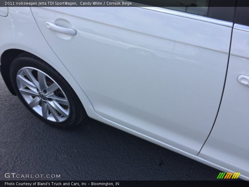 Candy White / Cornsilk Beige 2011 Volkswagen Jetta TDI SportWagen