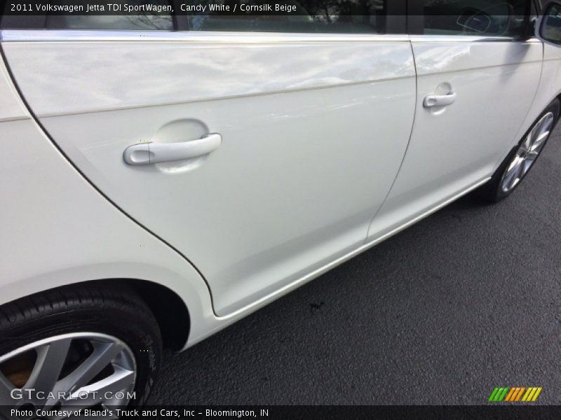 Candy White / Cornsilk Beige 2011 Volkswagen Jetta TDI SportWagen