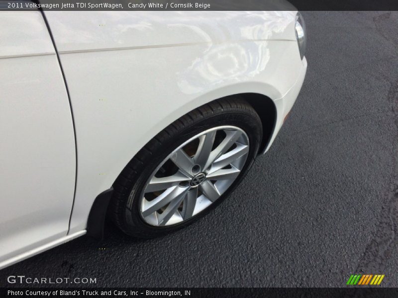 Candy White / Cornsilk Beige 2011 Volkswagen Jetta TDI SportWagen