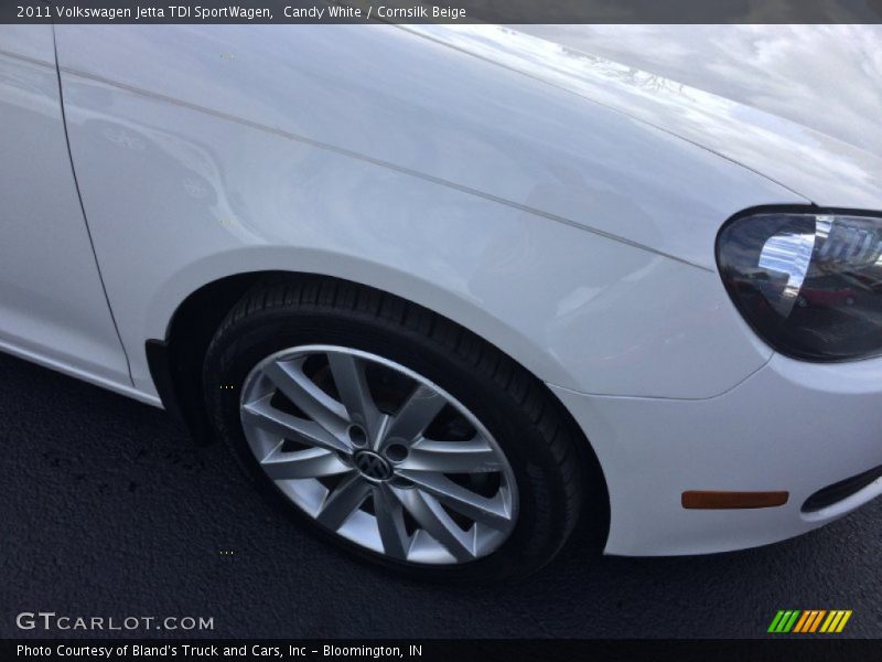 Candy White / Cornsilk Beige 2011 Volkswagen Jetta TDI SportWagen