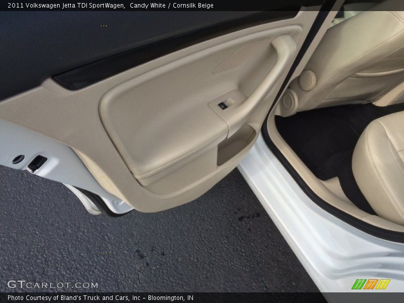 Candy White / Cornsilk Beige 2011 Volkswagen Jetta TDI SportWagen