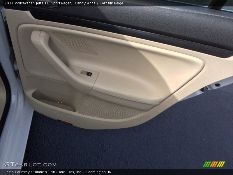 Candy White / Cornsilk Beige 2011 Volkswagen Jetta TDI SportWagen