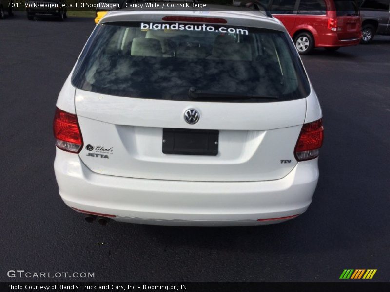Candy White / Cornsilk Beige 2011 Volkswagen Jetta TDI SportWagen
