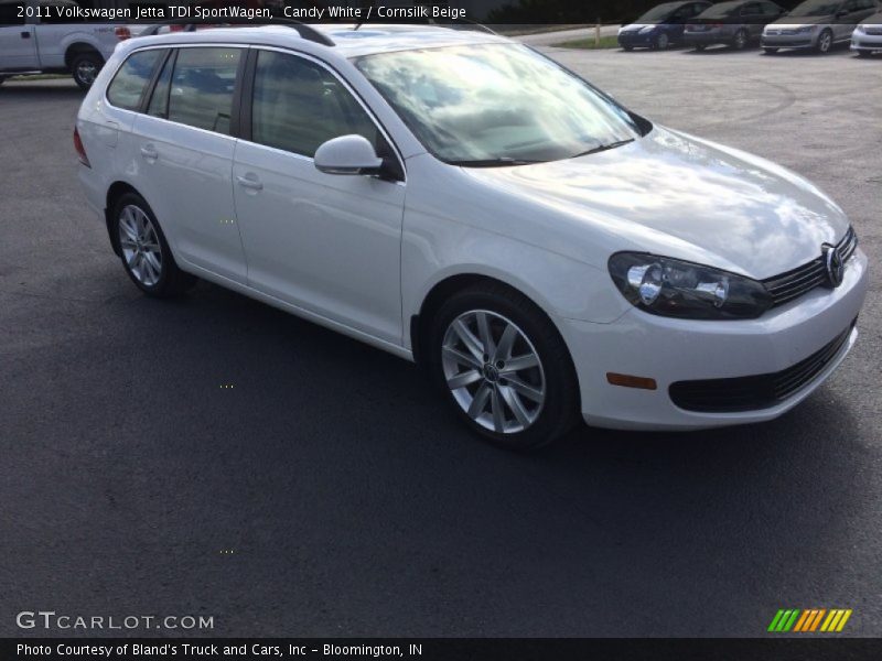 Candy White / Cornsilk Beige 2011 Volkswagen Jetta TDI SportWagen