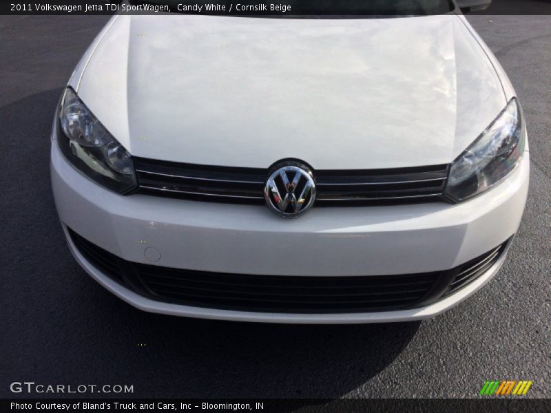 Candy White / Cornsilk Beige 2011 Volkswagen Jetta TDI SportWagen