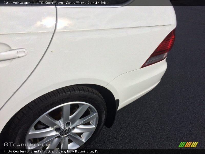 Candy White / Cornsilk Beige 2011 Volkswagen Jetta TDI SportWagen