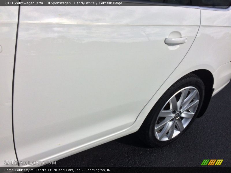 Candy White / Cornsilk Beige 2011 Volkswagen Jetta TDI SportWagen