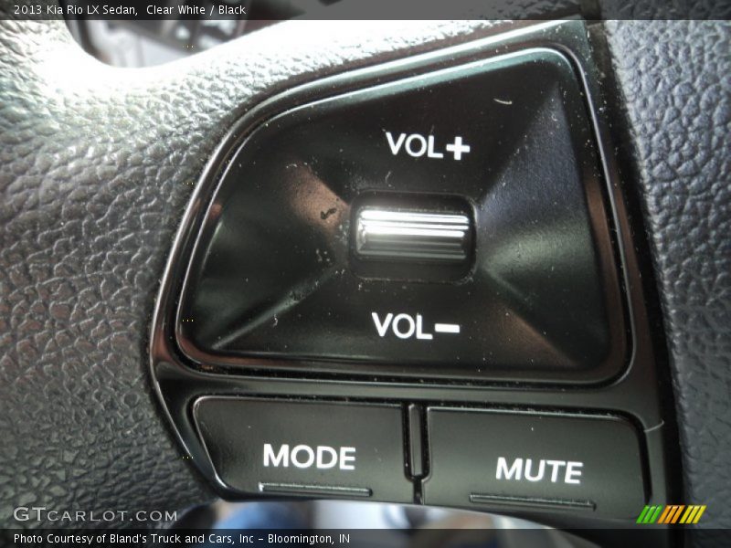 Clear White / Black 2013 Kia Rio LX Sedan