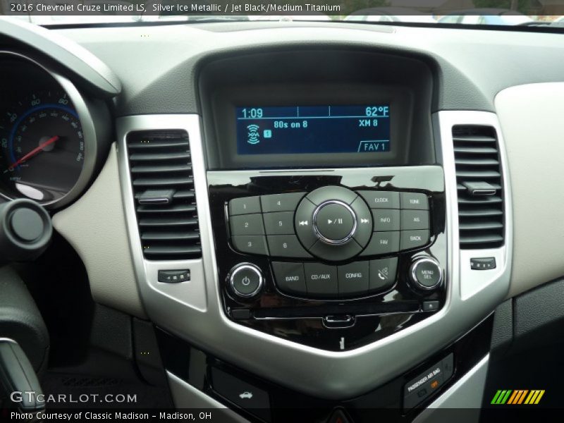 Silver Ice Metallic / Jet Black/Medium Titanium 2016 Chevrolet Cruze Limited LS