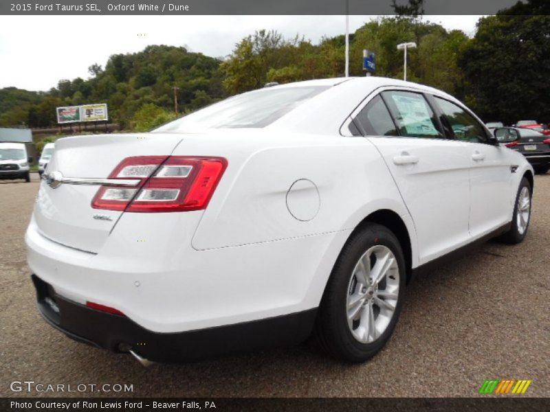 Oxford White / Dune 2015 Ford Taurus SEL