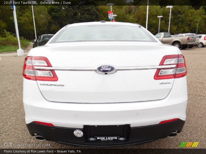 Oxford White / Dune 2015 Ford Taurus SEL