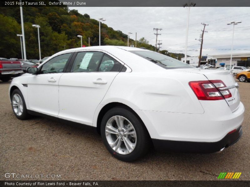 Oxford White / Dune 2015 Ford Taurus SEL