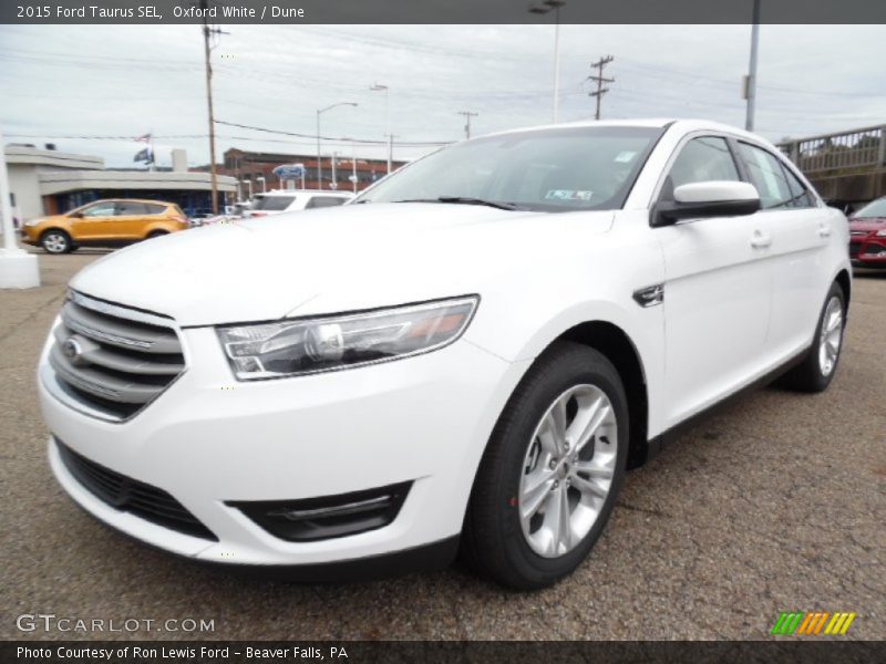 Oxford White / Dune 2015 Ford Taurus SEL