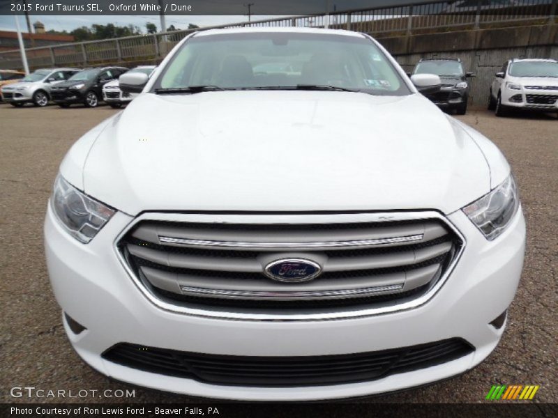 Oxford White / Dune 2015 Ford Taurus SEL