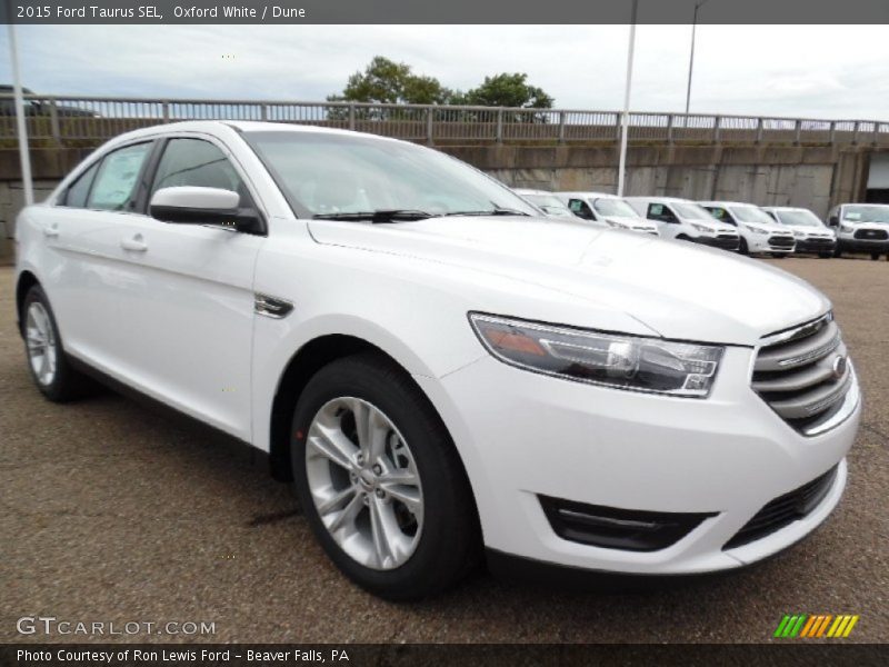 Oxford White / Dune 2015 Ford Taurus SEL