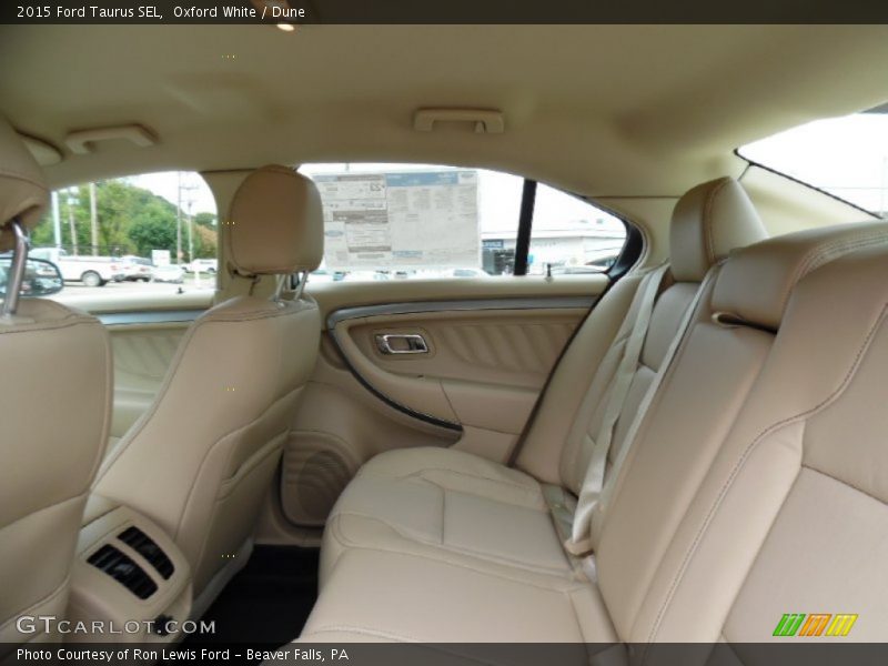Oxford White / Dune 2015 Ford Taurus SEL
