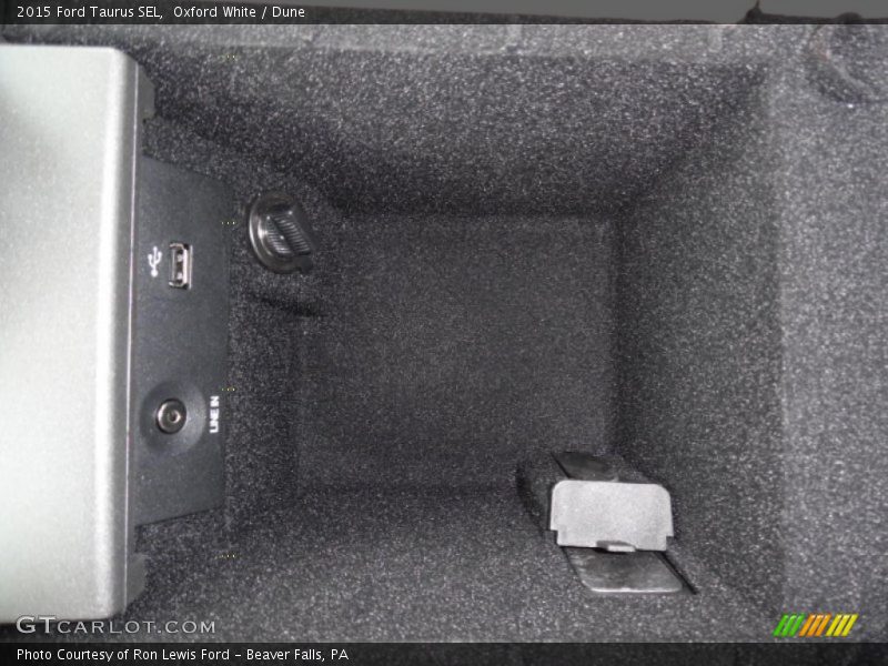 Oxford White / Dune 2015 Ford Taurus SEL