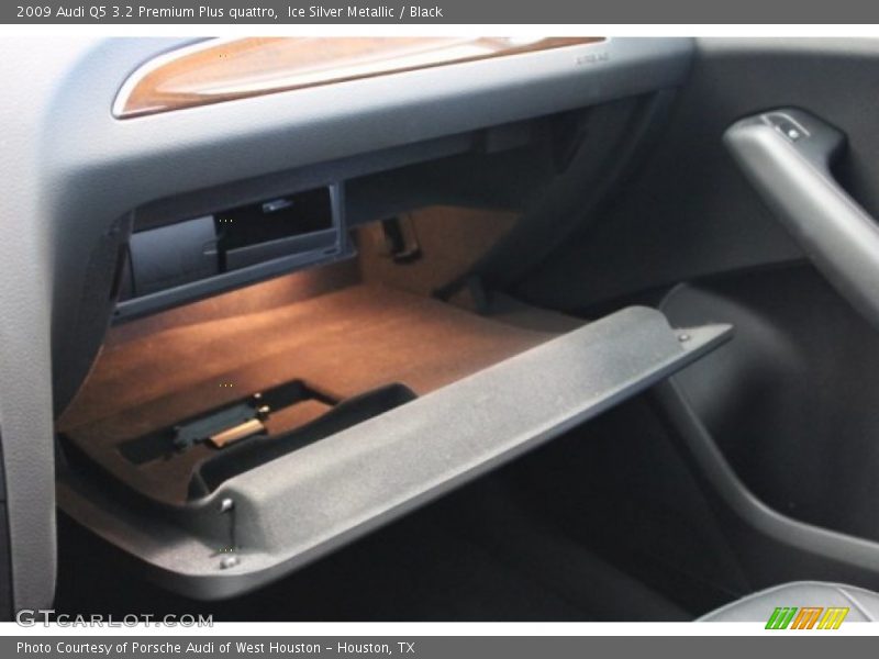 Ice Silver Metallic / Black 2009 Audi Q5 3.2 Premium Plus quattro