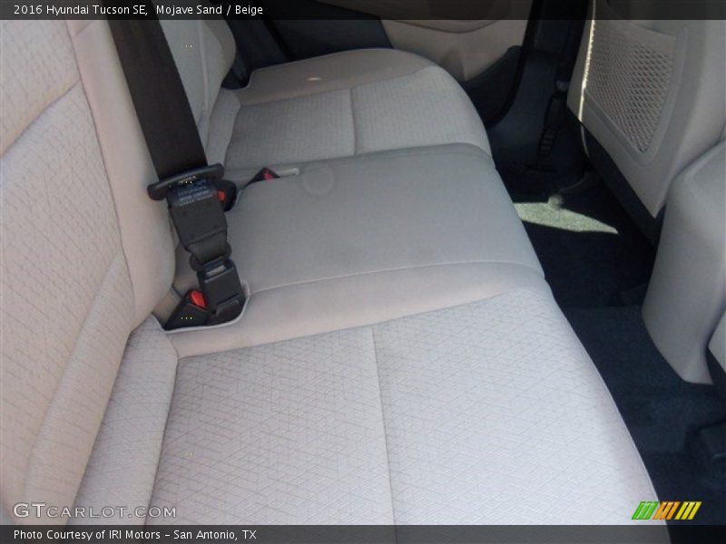 Mojave Sand / Beige 2016 Hyundai Tucson SE
