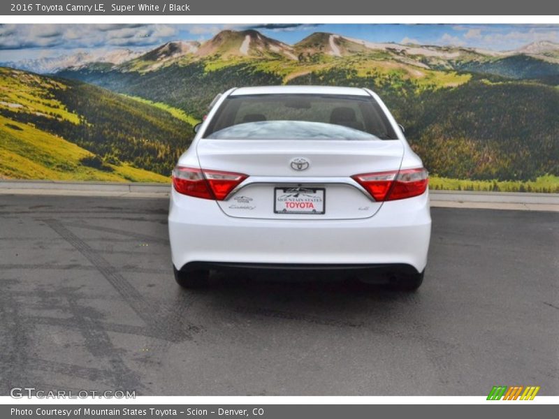 Super White / Black 2016 Toyota Camry LE