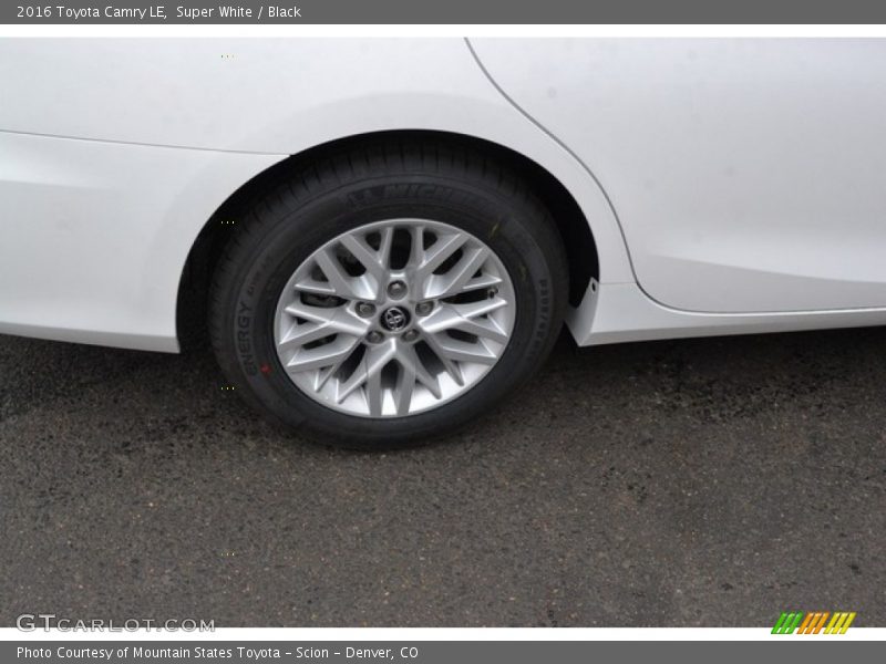 Super White / Black 2016 Toyota Camry LE