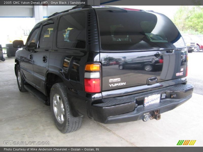 Onyx Black / Sandstone 2005 GMC Yukon Denali AWD