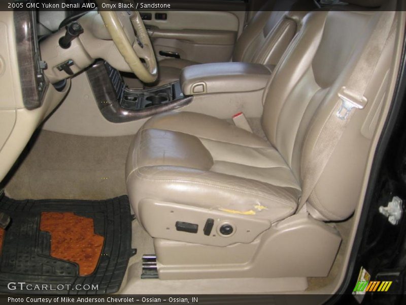 Onyx Black / Sandstone 2005 GMC Yukon Denali AWD