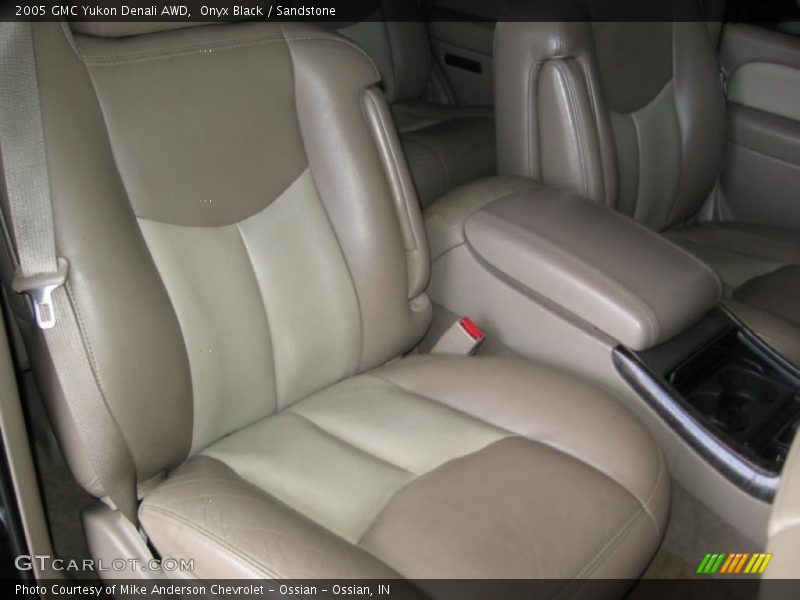 Onyx Black / Sandstone 2005 GMC Yukon Denali AWD