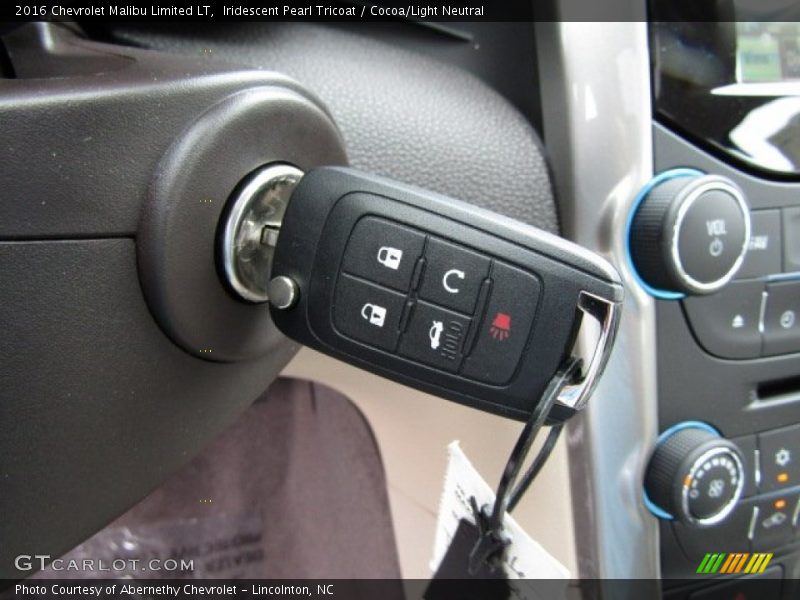 Iridescent Pearl Tricoat / Cocoa/Light Neutral 2016 Chevrolet Malibu Limited LT