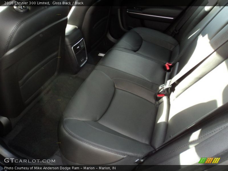 Gloss Black / Black 2016 Chrysler 300 Limited