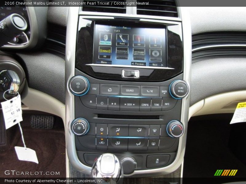 Iridescent Pearl Tricoat / Cocoa/Light Neutral 2016 Chevrolet Malibu Limited LT