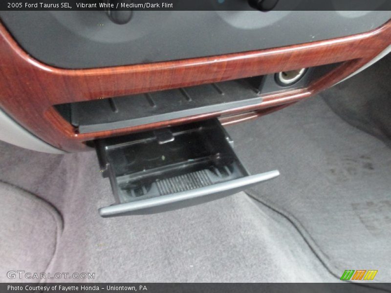 Vibrant White / Medium/Dark Flint 2005 Ford Taurus SEL