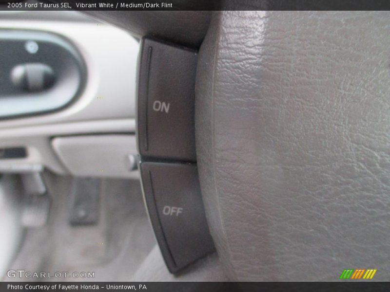 Vibrant White / Medium/Dark Flint 2005 Ford Taurus SEL