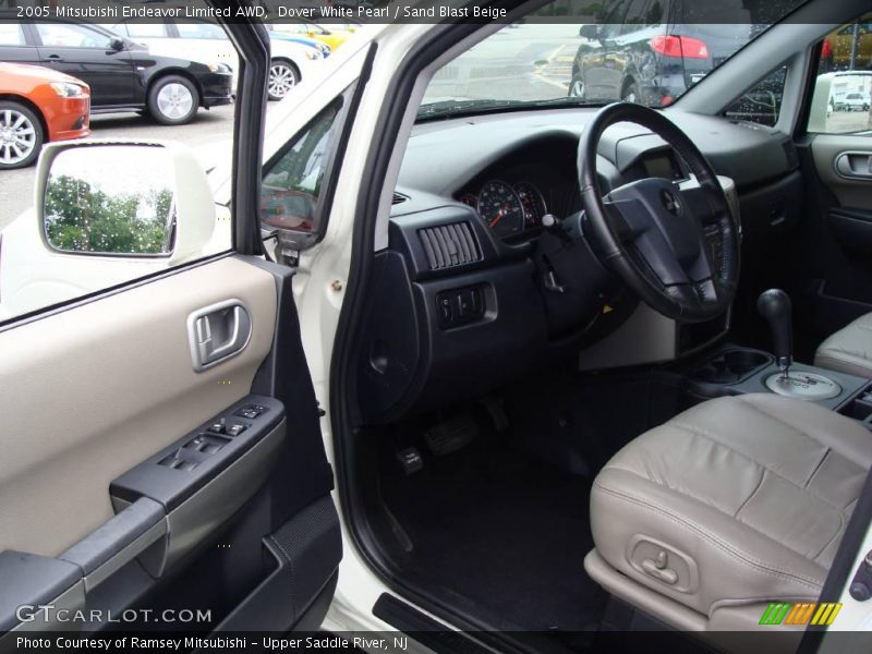 Dover White Pearl / Sand Blast Beige 2005 Mitsubishi Endeavor Limited AWD