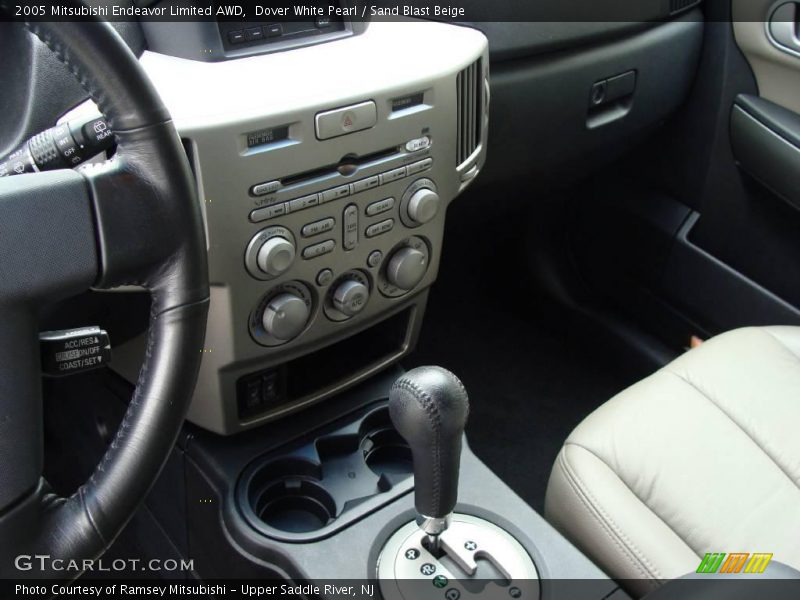 Dover White Pearl / Sand Blast Beige 2005 Mitsubishi Endeavor Limited AWD