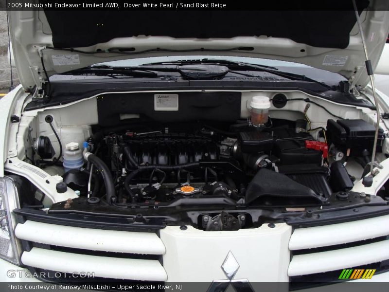 Dover White Pearl / Sand Blast Beige 2005 Mitsubishi Endeavor Limited AWD