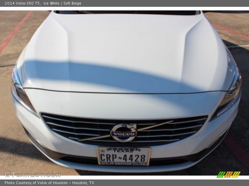 Ice White / Soft Beige 2014 Volvo S60 T5