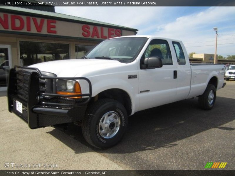 Oxford White / Medium Graphite 2001 Ford F250 Super Duty XL SuperCab 4x4 Chassis