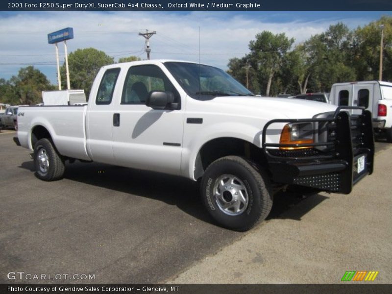 Front 3/4 View of 2001 F250 Super Duty XL SuperCab 4x4 Chassis