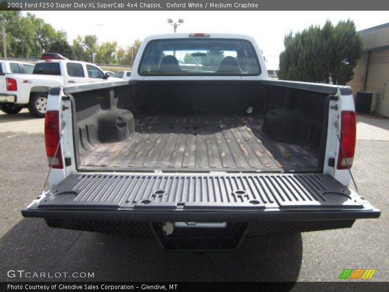 Oxford White / Medium Graphite 2001 Ford F250 Super Duty XL SuperCab 4x4 Chassis