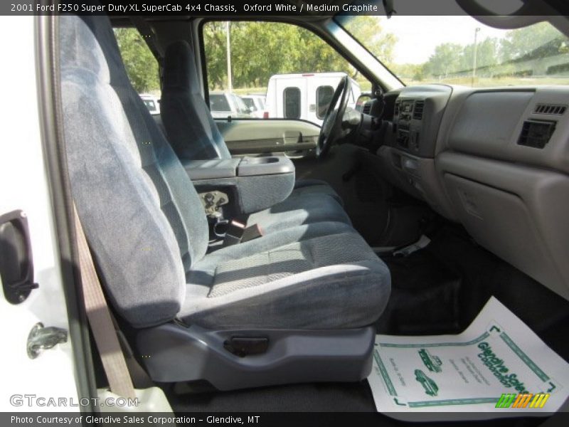 Oxford White / Medium Graphite 2001 Ford F250 Super Duty XL SuperCab 4x4 Chassis
