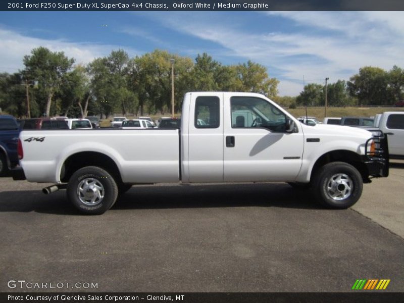 Oxford White / Medium Graphite 2001 Ford F250 Super Duty XL SuperCab 4x4 Chassis
