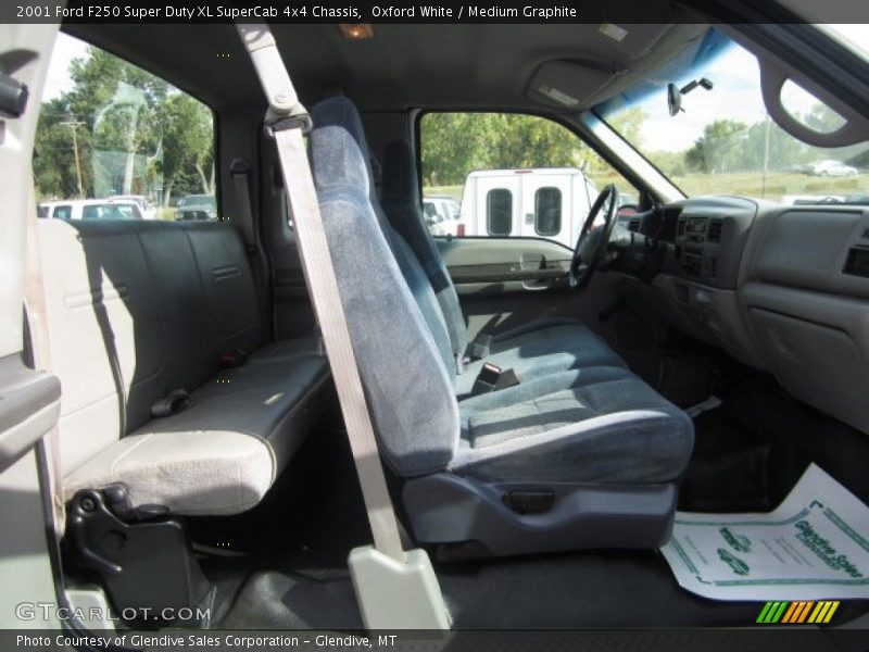 Oxford White / Medium Graphite 2001 Ford F250 Super Duty XL SuperCab 4x4 Chassis