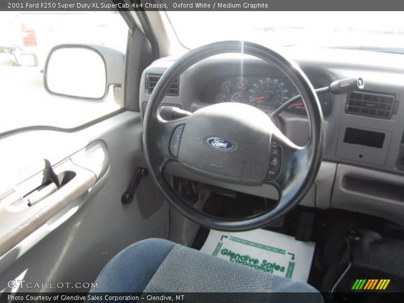 Oxford White / Medium Graphite 2001 Ford F250 Super Duty XL SuperCab 4x4 Chassis