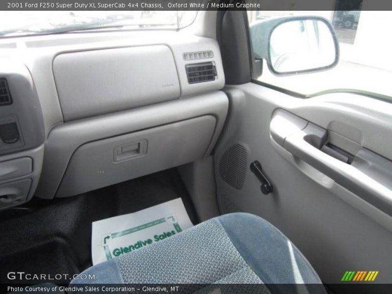 Oxford White / Medium Graphite 2001 Ford F250 Super Duty XL SuperCab 4x4 Chassis