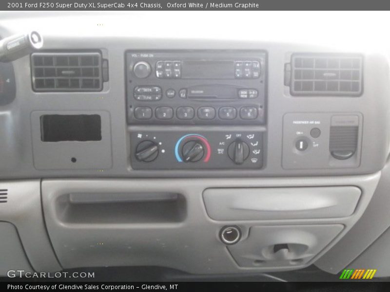 Oxford White / Medium Graphite 2001 Ford F250 Super Duty XL SuperCab 4x4 Chassis